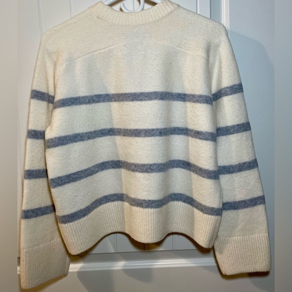 Abercrombie and Fitch Sweater - Picture 2 of 4